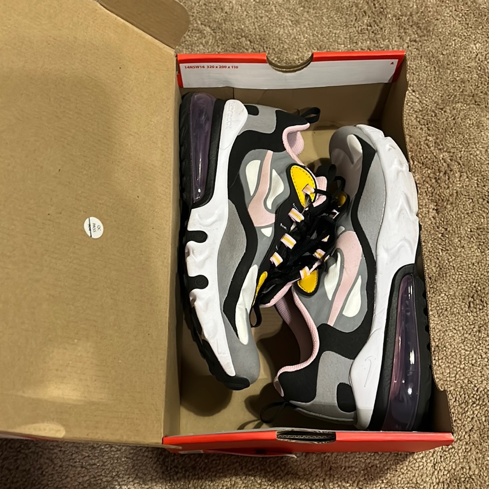 NIKE Air Max 270 React (7Y, 8.5W)